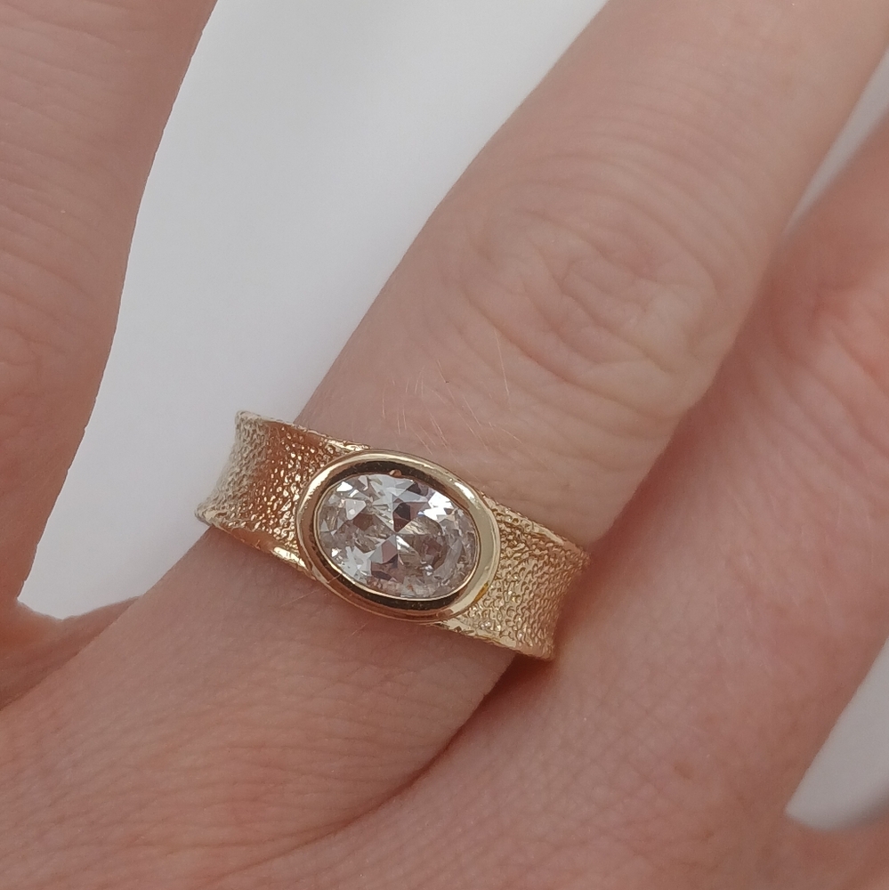 New 18k Goldplated Textured Adjustable Ring with Clear Stone Pretty Bird - Picture 1 of 5
